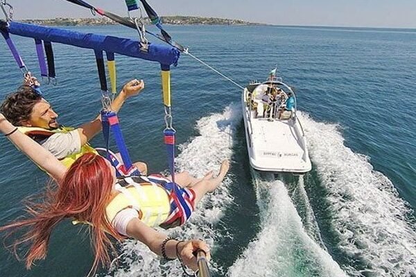 parasailing-on-the-black-sea-1-600x506