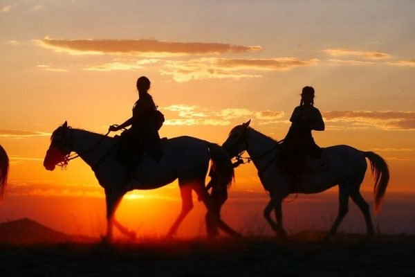 sunset-on-horse-back